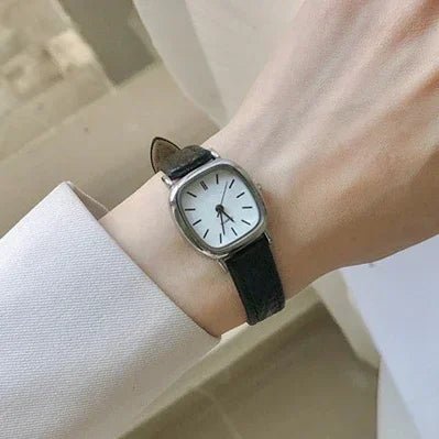 Lunarelle Vintage Bracelet Watch – High-Quality Simple Leather Strap Wristwatch for Women