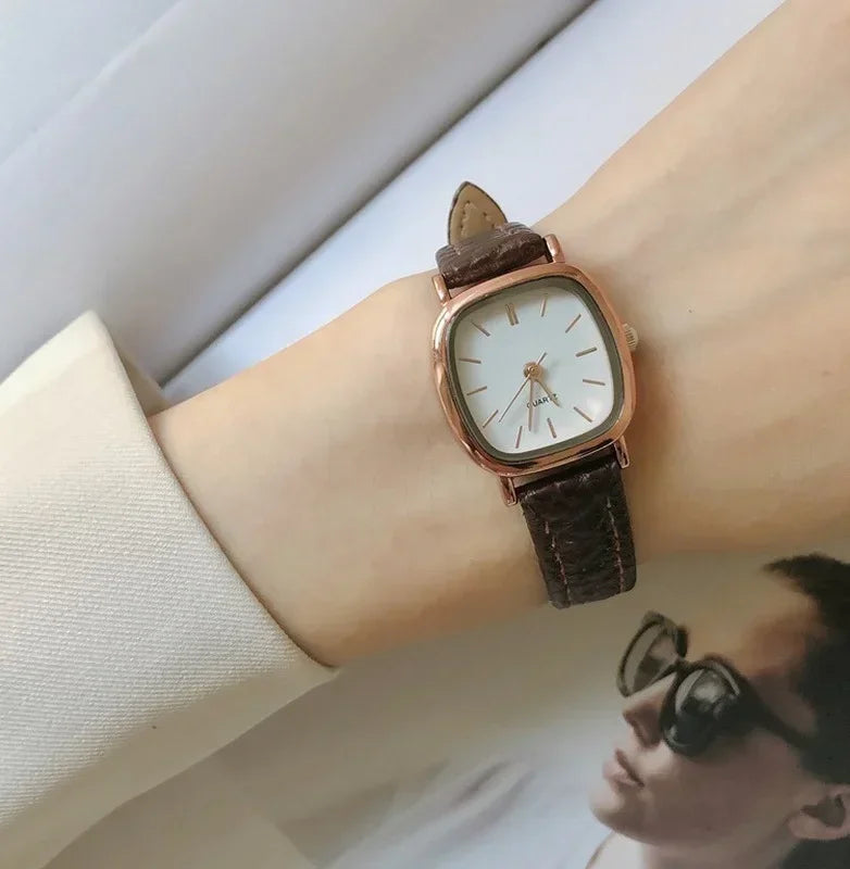 Lunarelle Vintage Bracelet Watch – High-Quality Simple Leather Strap Wristwatch for Women