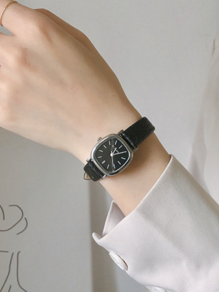 Lunarelle Vintage Bracelet Watch – High-Quality Simple Leather Strap Wristwatch for Women